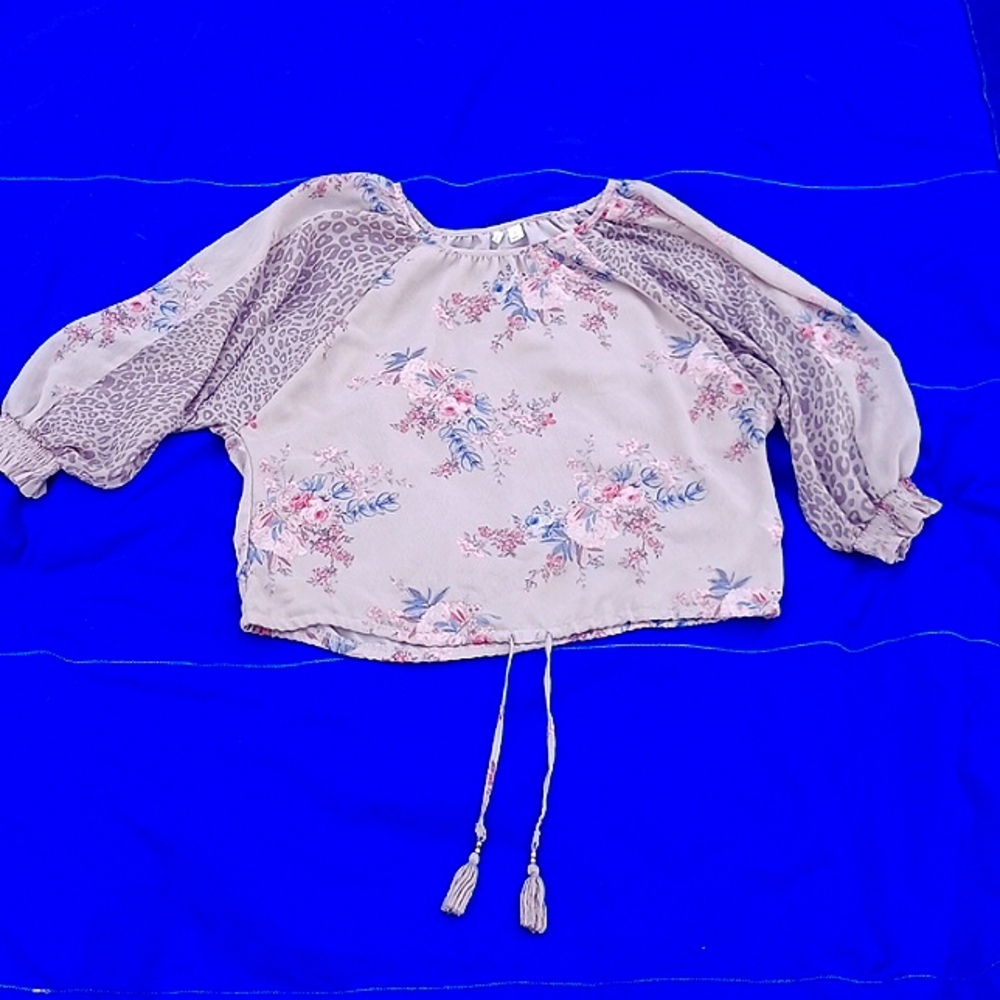 🏷3/$15 Dressy Blouse